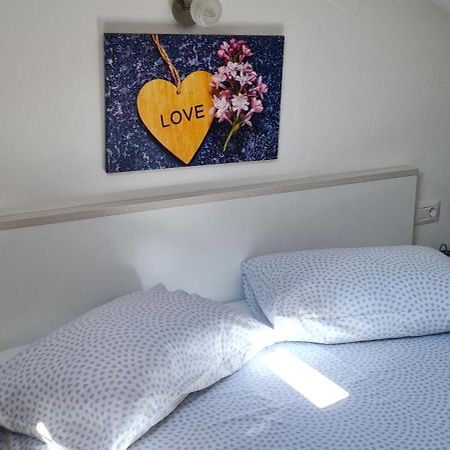 Studio Apartman Loreta Cres Exterior photo