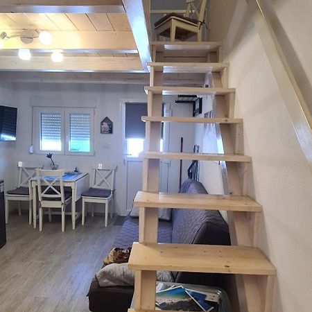 Studio Apartman Loreta Cres Exterior photo