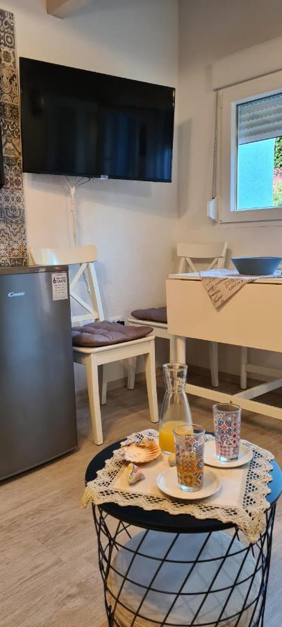Studio Apartman Loreta Cres Exterior photo