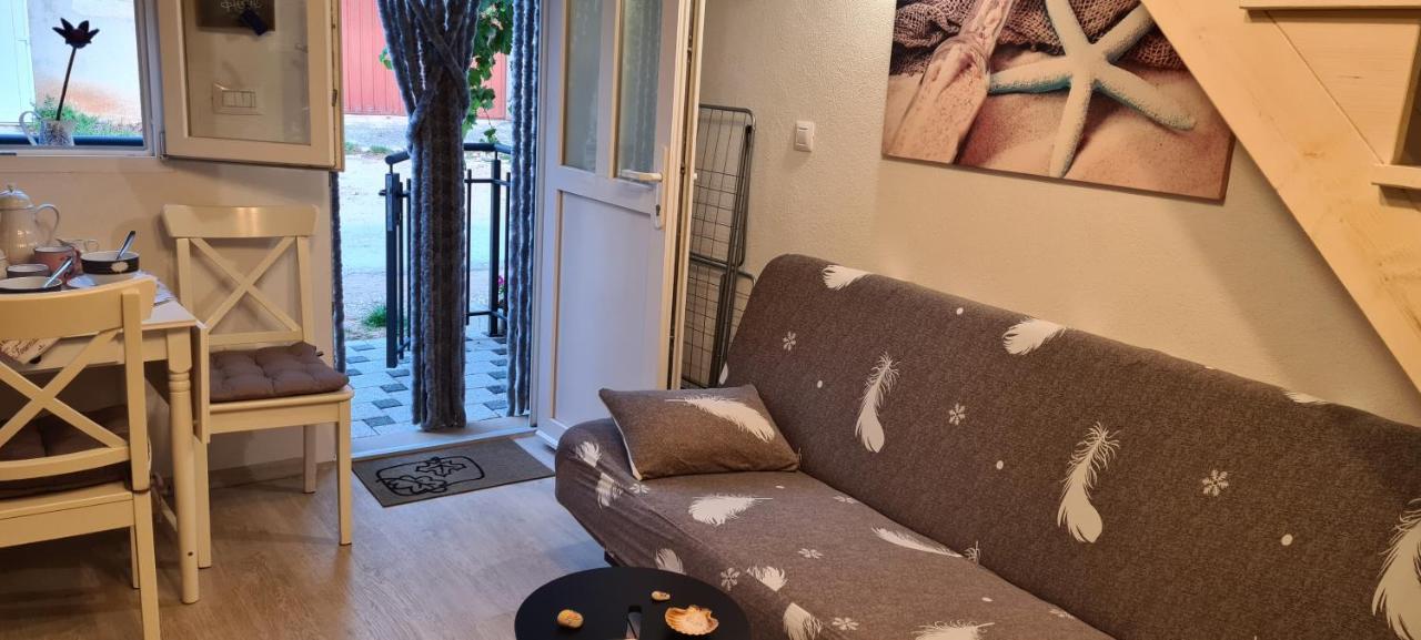 Studio Apartman Loreta Cres Exterior photo
