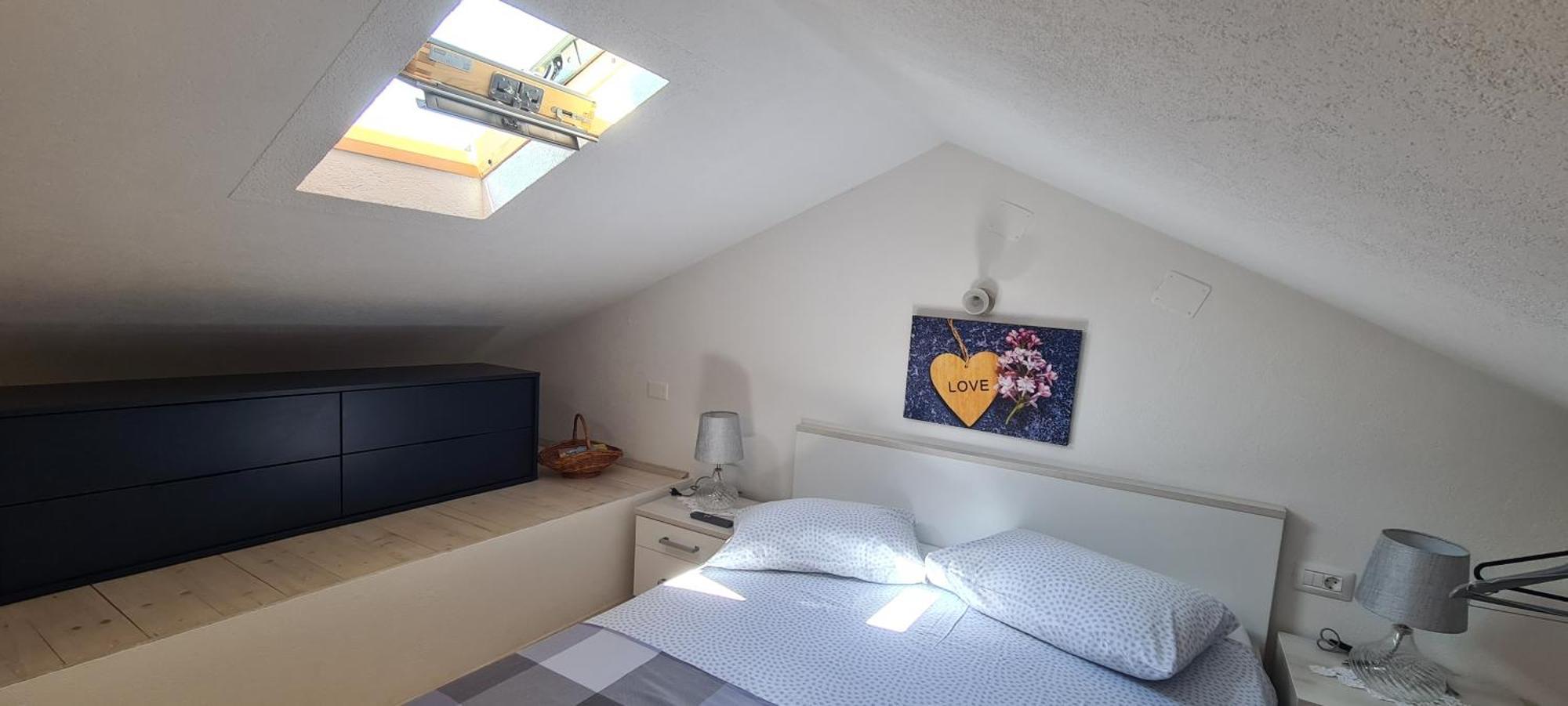 Studio Apartman Loreta Cres Exterior photo